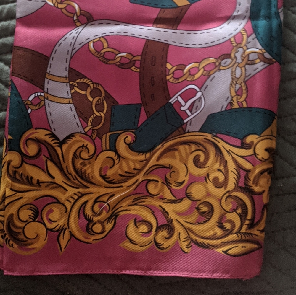Totes scarf belt design.